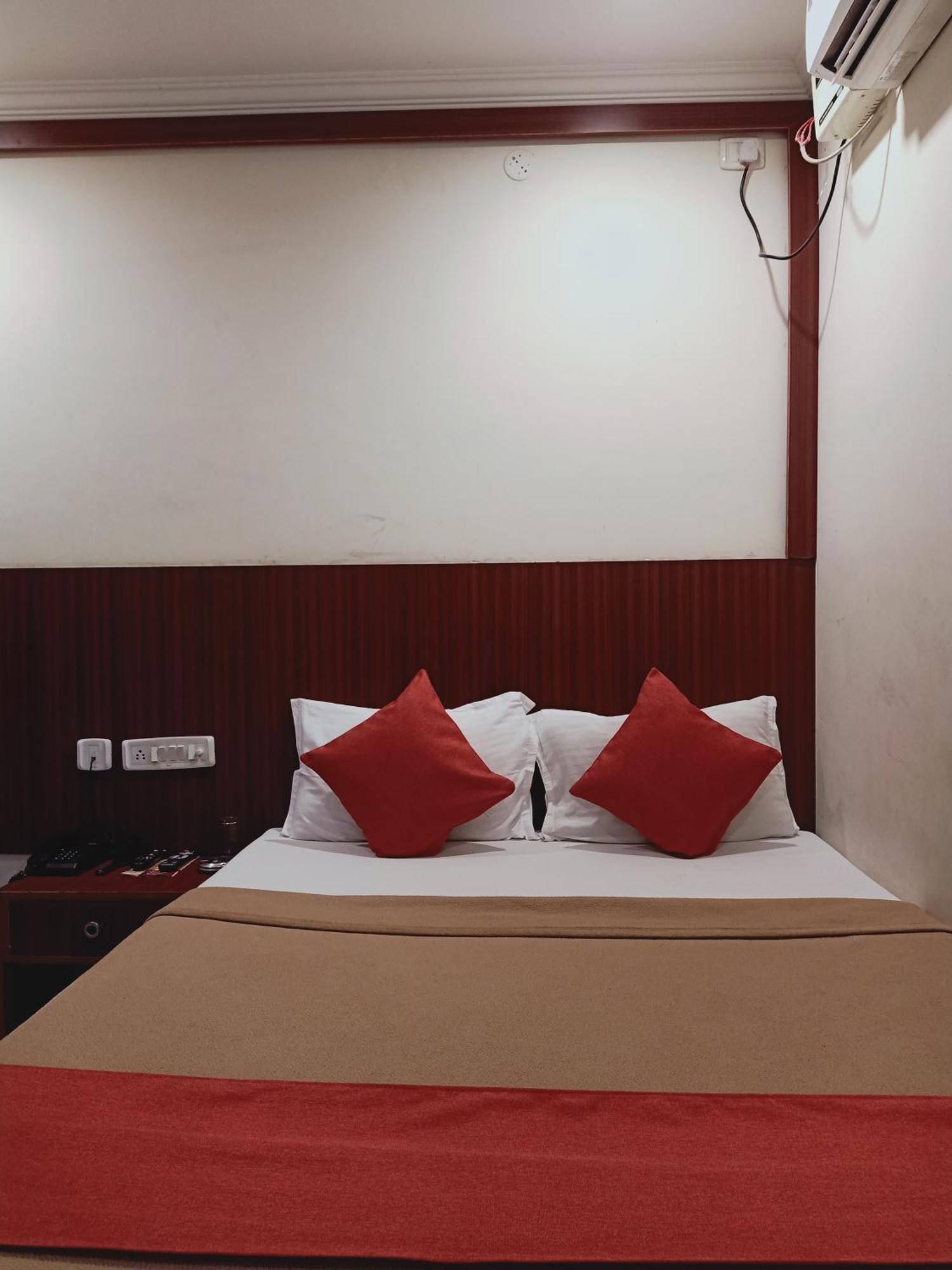 שמשבאד Hotel Neem Tree Hyderabad Airport מראה חיצוני תמונה