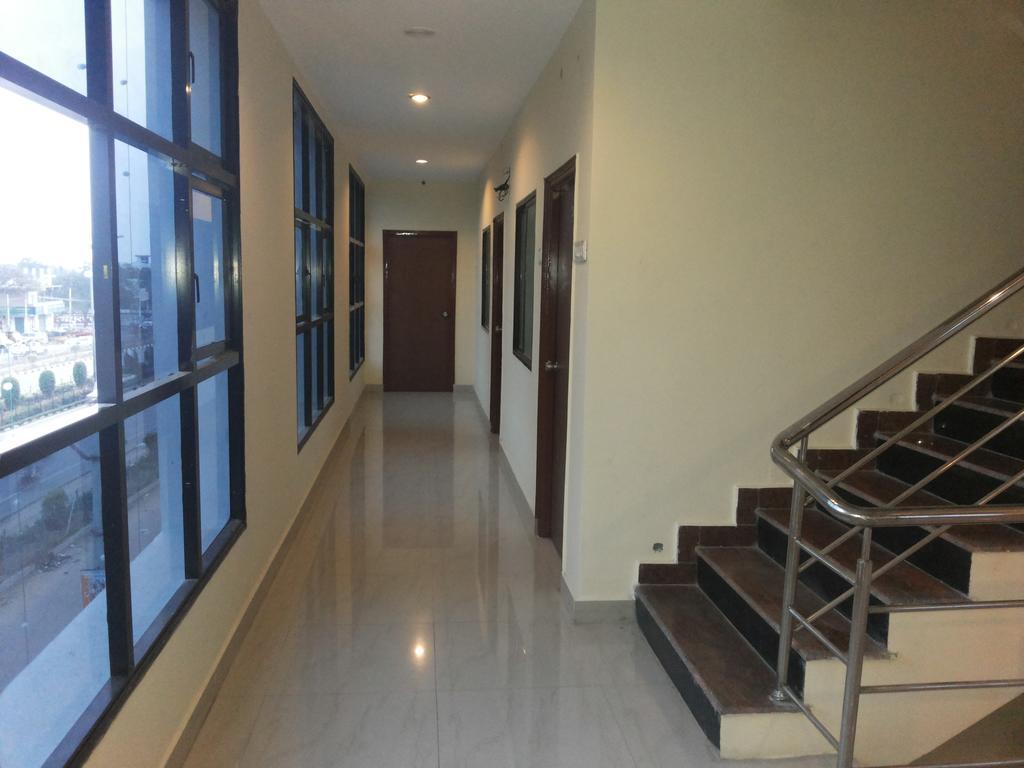 שמשבאד Hotel Neem Tree Hyderabad Airport מראה חיצוני תמונה